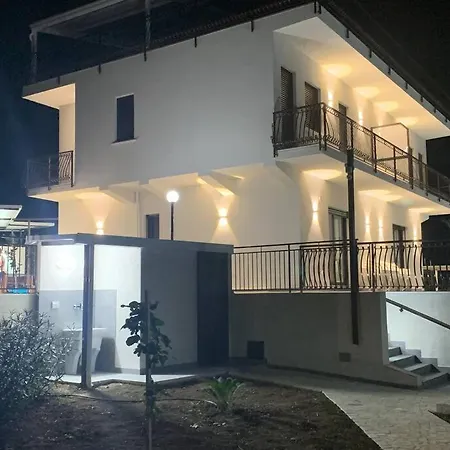 Vila Trabia Casa Bianca A Mandra Capreria