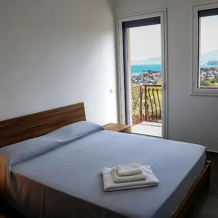 Vila Trabia Casa Bianca A Mandra Capreria