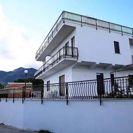 Trabia Casa Bianca A Vila Mandra Capreria